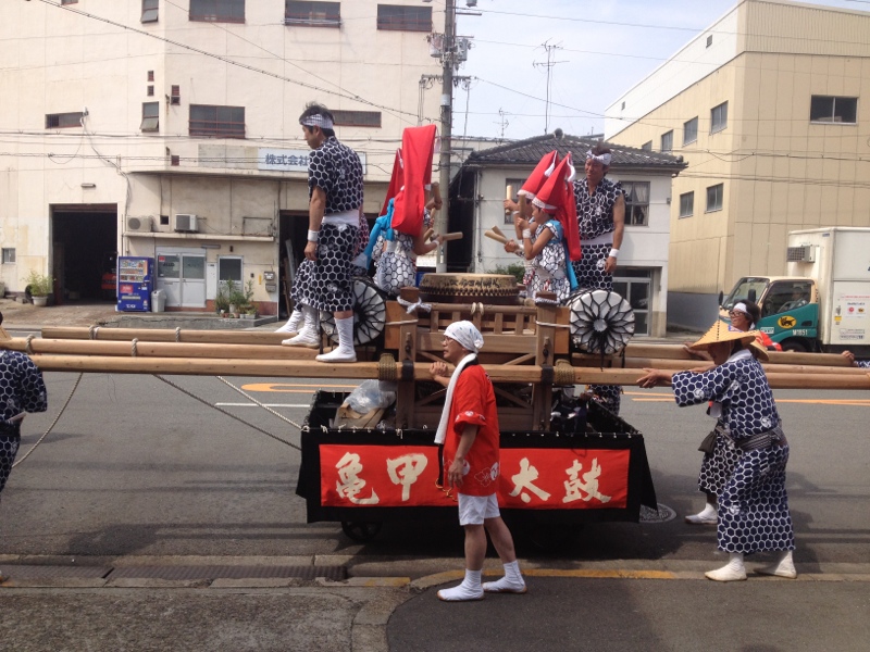 ま～つりだまつりだ…ッ！