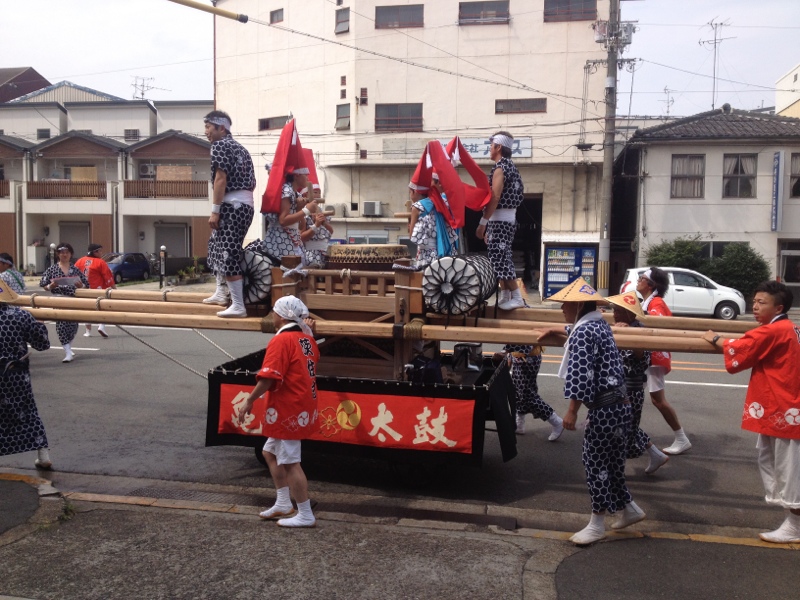 ま～つりだまつりだ…ッ！