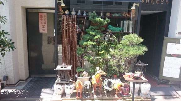 ショールームの近くの…
