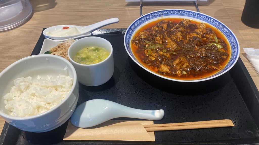 久々にショールーム近隣で😋🥢
