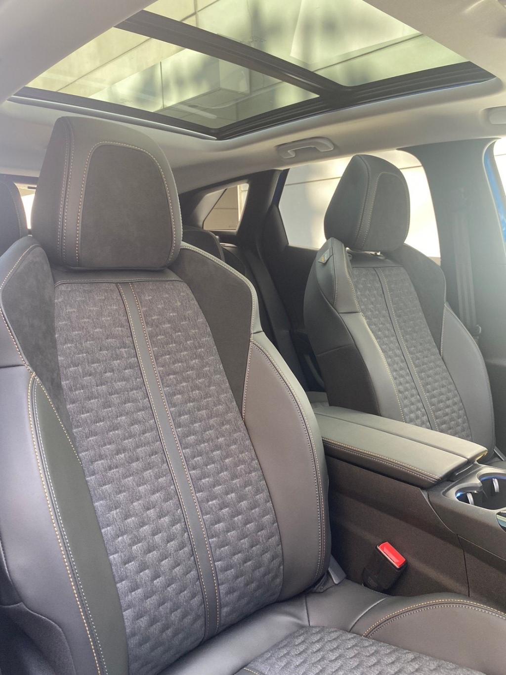 認定中古車3008ROAD TRIP B.HDi　日本未発売グレード入庫いたしました✨