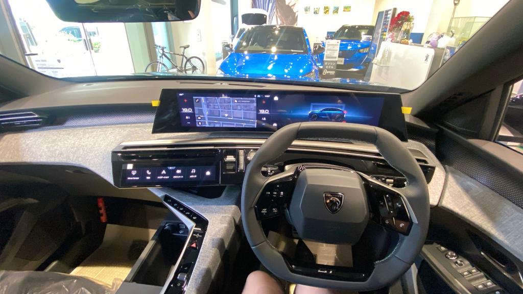 【NEW PEUGEOT 3008 GT HYBRID】気になるインテリアは？