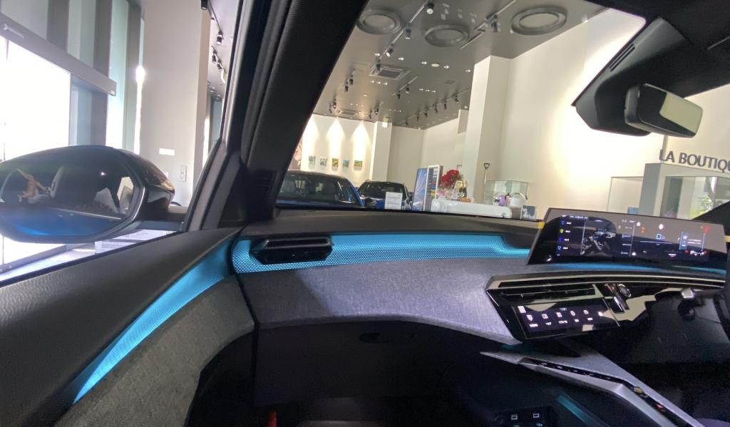 【NEW PEUGEOT 3008 GT HYBRID】気になるインテリアは？