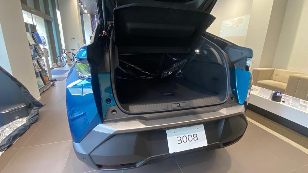 【NEW PEUGEOT 3008 GT HYBRID】気になるインテリアは？