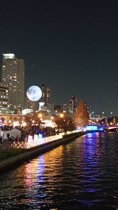 不思議なお月様