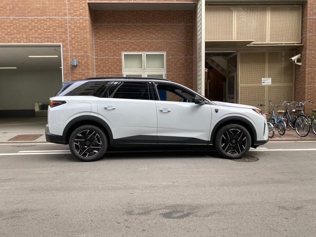 待ちに待った New 5008 がデビューしました♪