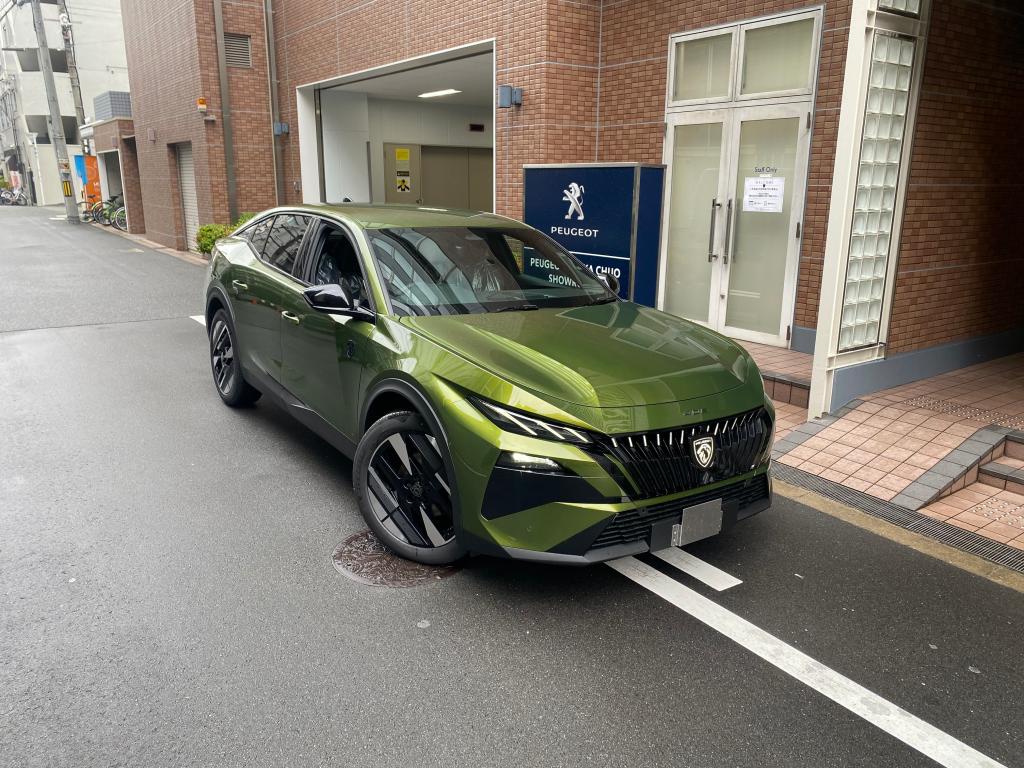 New フェイスの 408 が入庫しました♪