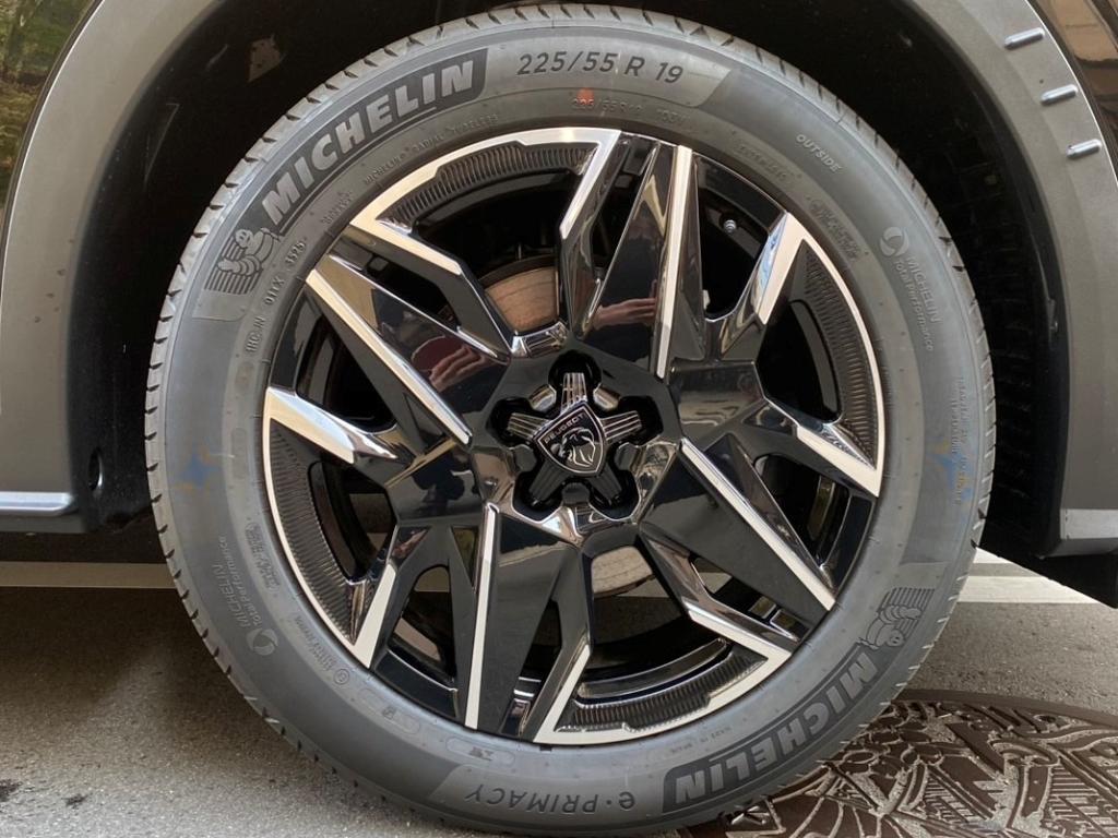 PEUGEOTの足元を彩る、アロイホイール🛞