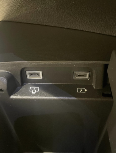  PEUGEOT 5008の充電スポット🔌